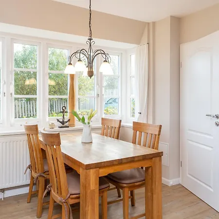 Hues Waasluuper - Lachmoewe Norddorf